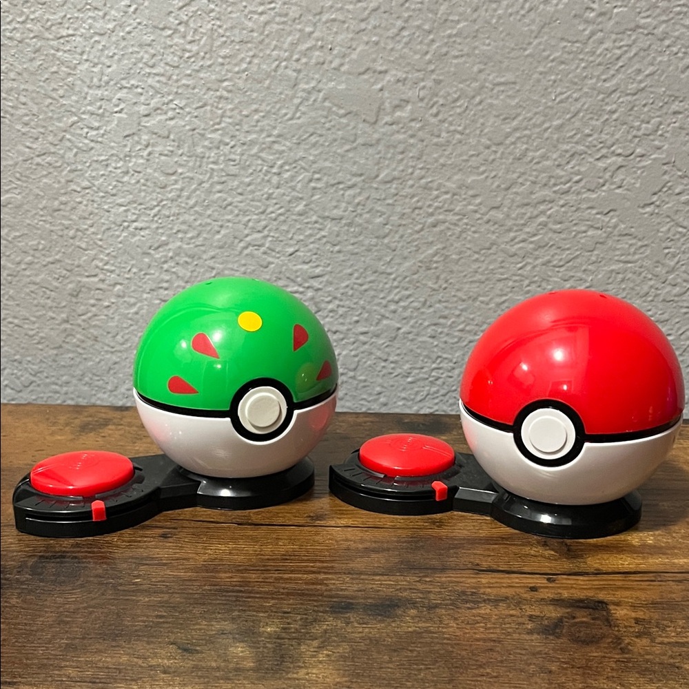 Pokémon Themed Poké Ball Toy Set - Red and Green